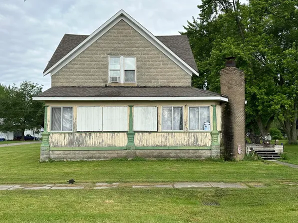 213 S National St, Medaryville, IN 47957