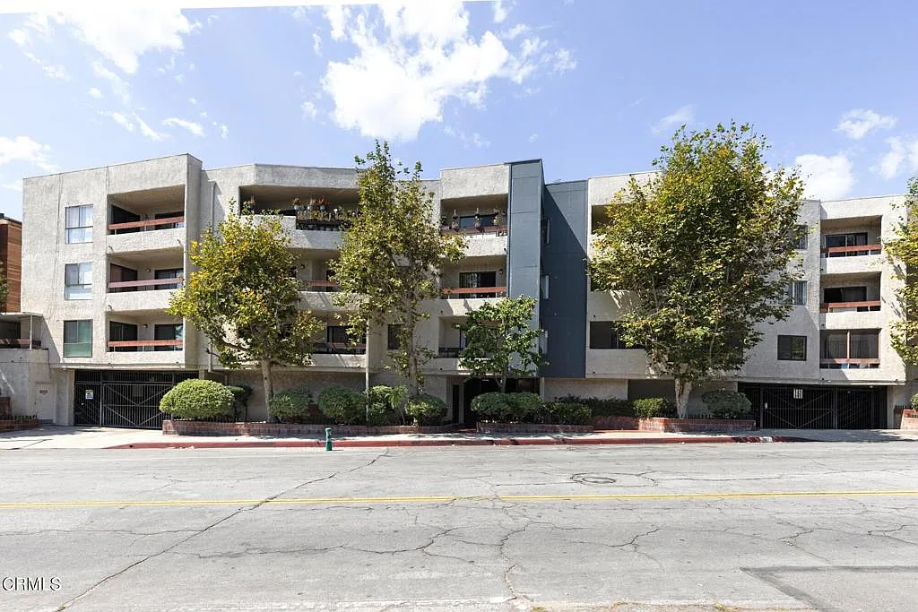 2 bed, 2.0 bath, 1299 sqft, $3,800 — Photo 1