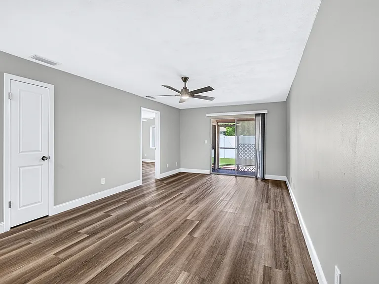 6363 Bonnie Bay Cir N — Photo 19