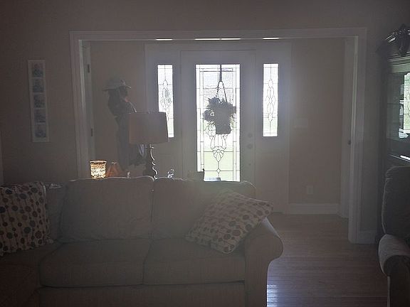 5th image of 1048 Twin Oaks Blvd