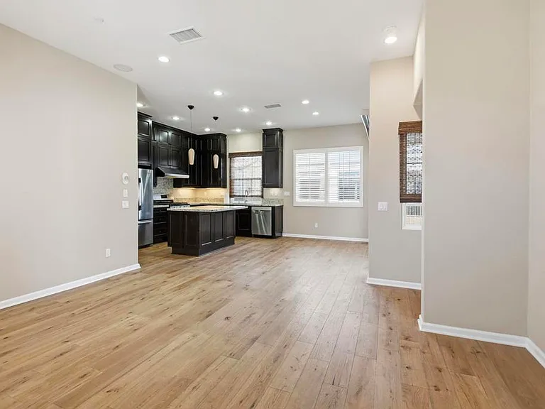 238 Firefly — Photo 3