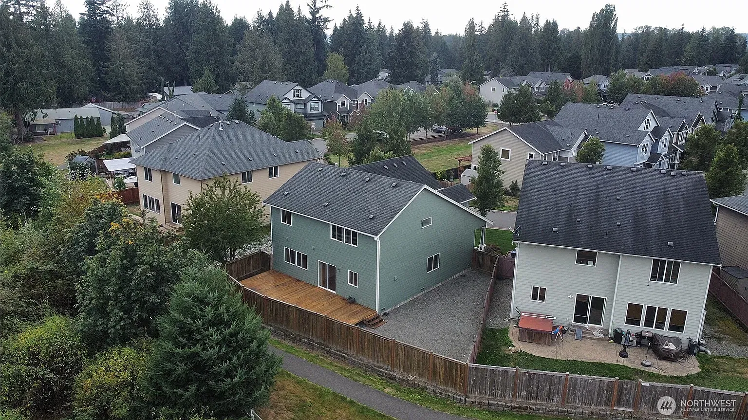 4 bed, 2.5 bath, 2339 sqft, $3,500 — Photo 4