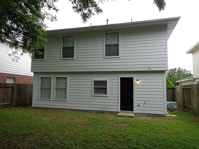 15129 Grassington Dr — Photo 11