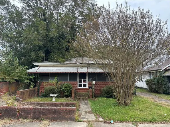 118 Walnut St, Suffolk, VA 23434