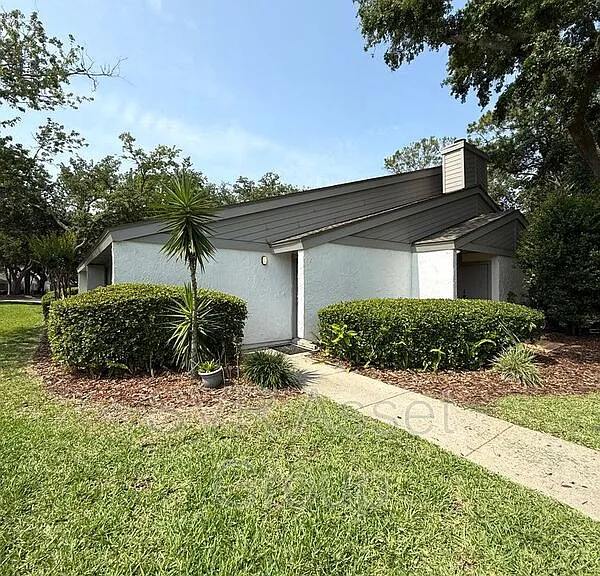 1033 Sea Hawk Dr — Photo 1