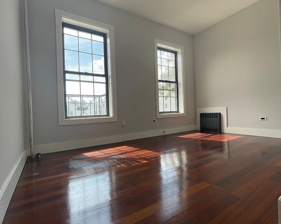 1st image of 118 Lexington Ave #3R
