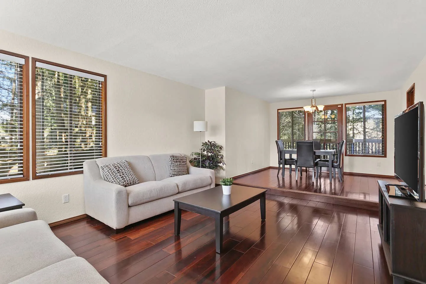 5 bed, 3.5 bath, 2841 sqft, $4,475 — Photo 3