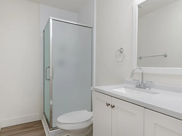 Bella Vista on Bancroft — Photo 13