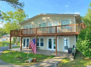 1612 Canal Ln, Dandridge, TN 37725