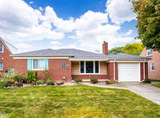 22029 Benjamin St, Saint Clair Shores, MI 48081