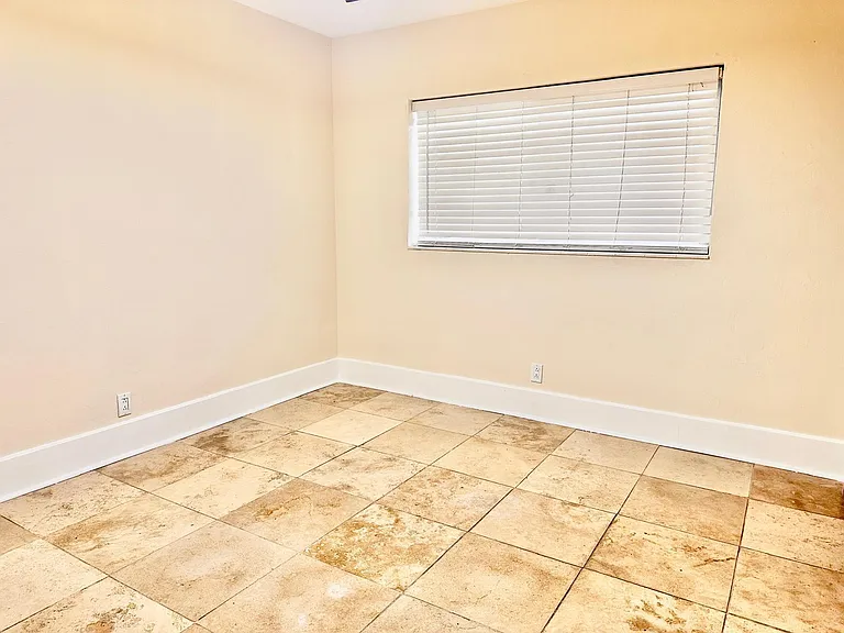 259 Kansas Ave — Photo 16