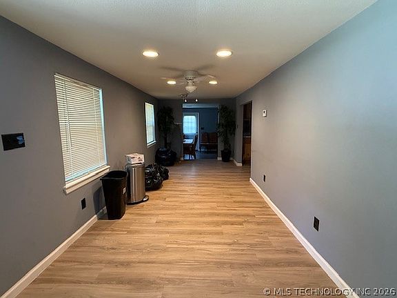 5th image of 932 E Krebs Ave