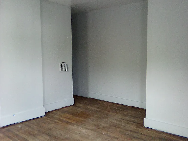 218 1/2 S 14th St #1/2 — Photo 9