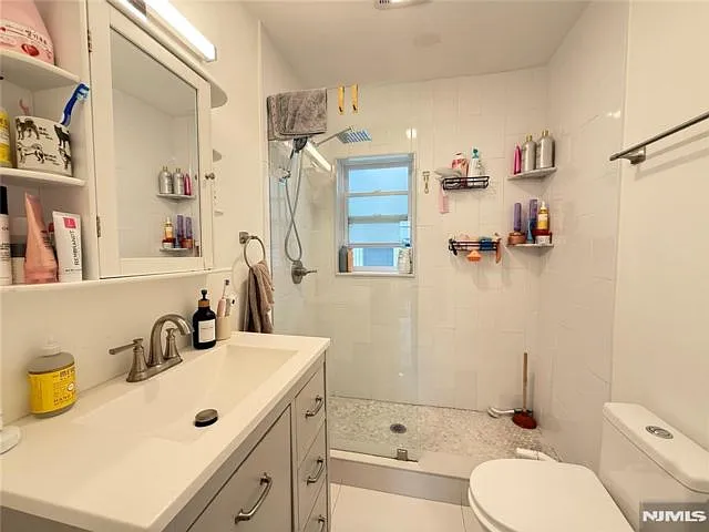 3 bed, 1.0 bath, $2,650 — Photo 3