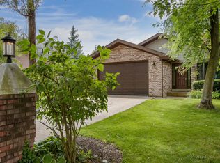 1N648 Park Blvd, Glen Ellyn, IL 60137