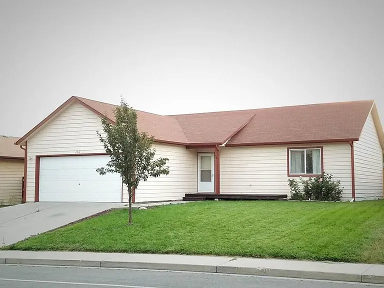 2519 Acacia Ave — Photo 1