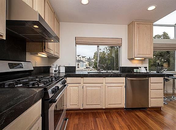 4th image of 837 Columbia Cir