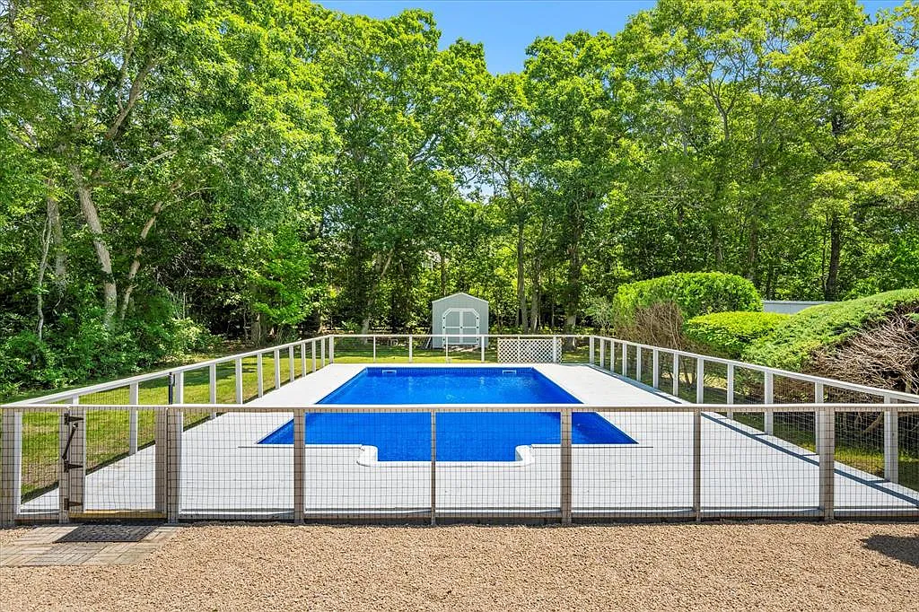 Newly Renovated Summer Retreat in Quogue — Photo 1