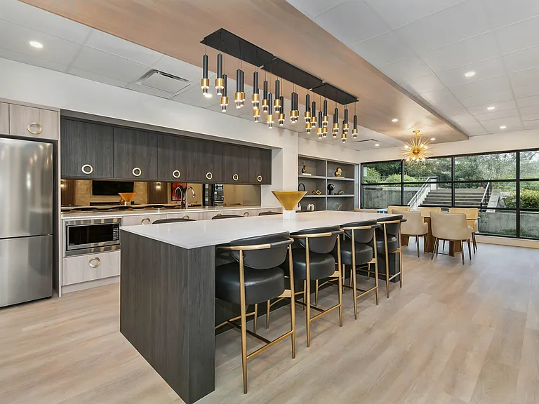 1301 Burnside Rd W — Photo 11