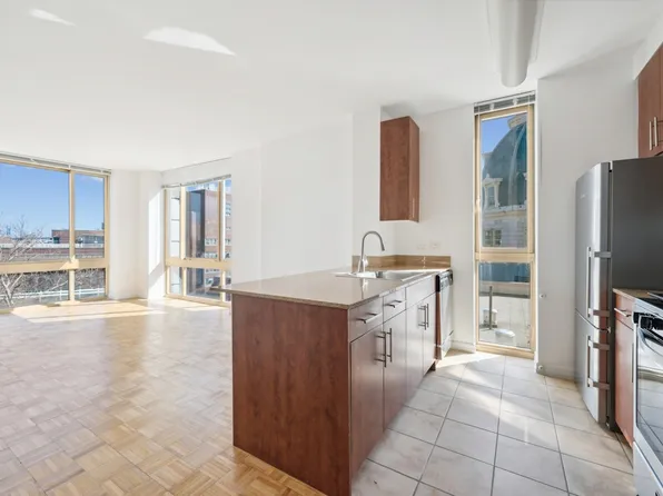 888 Main Street image 4 of 39