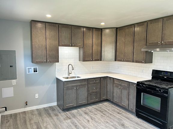3rd image of 22143 Yates Ave
