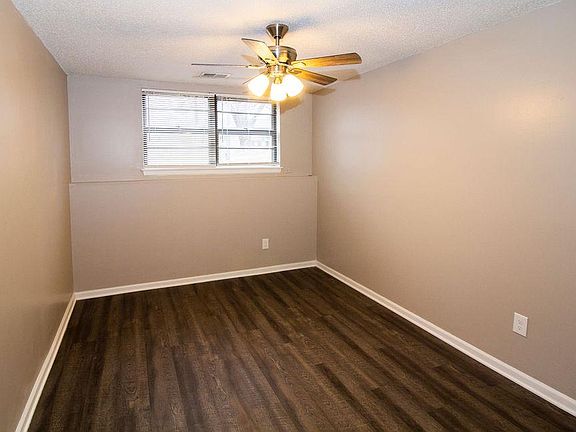 4th image of 1402 Dakota St
