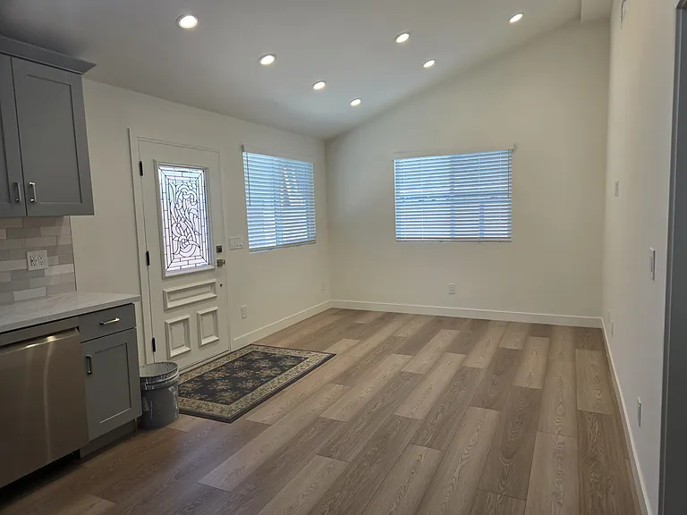 9309 Encino Ave — Photo 5