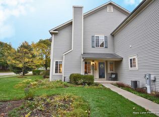350 Windsor Ct UNIT B, South Elgin, IL 60177