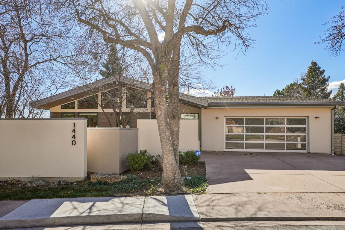 Moss Rock Pl-S1411-001.jpg