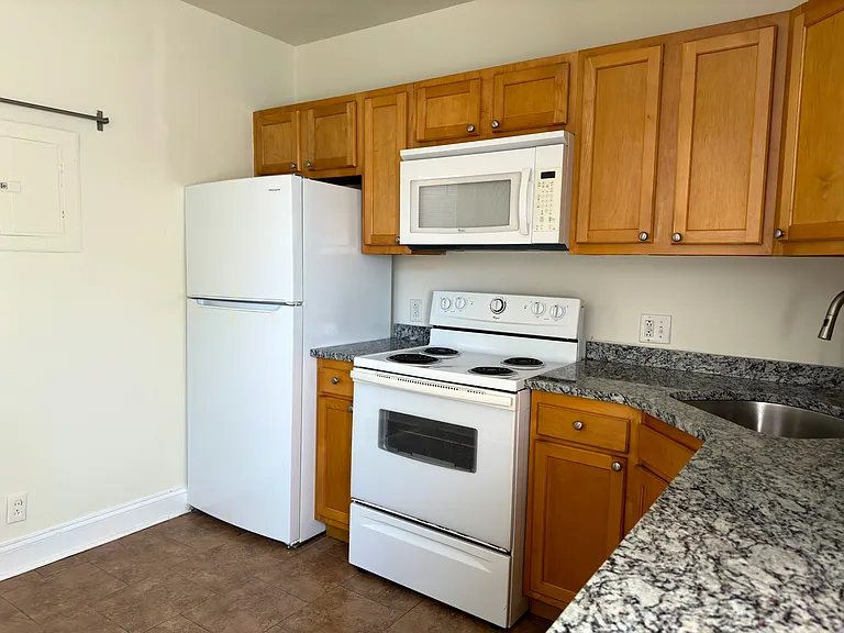 2528 Poplar St #1 — Photo 7