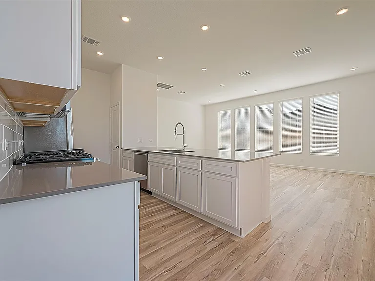 5402 Holly Haven Ct — Photo 10