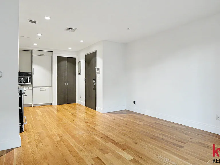 554 4th Ave #E3 — Photo 5