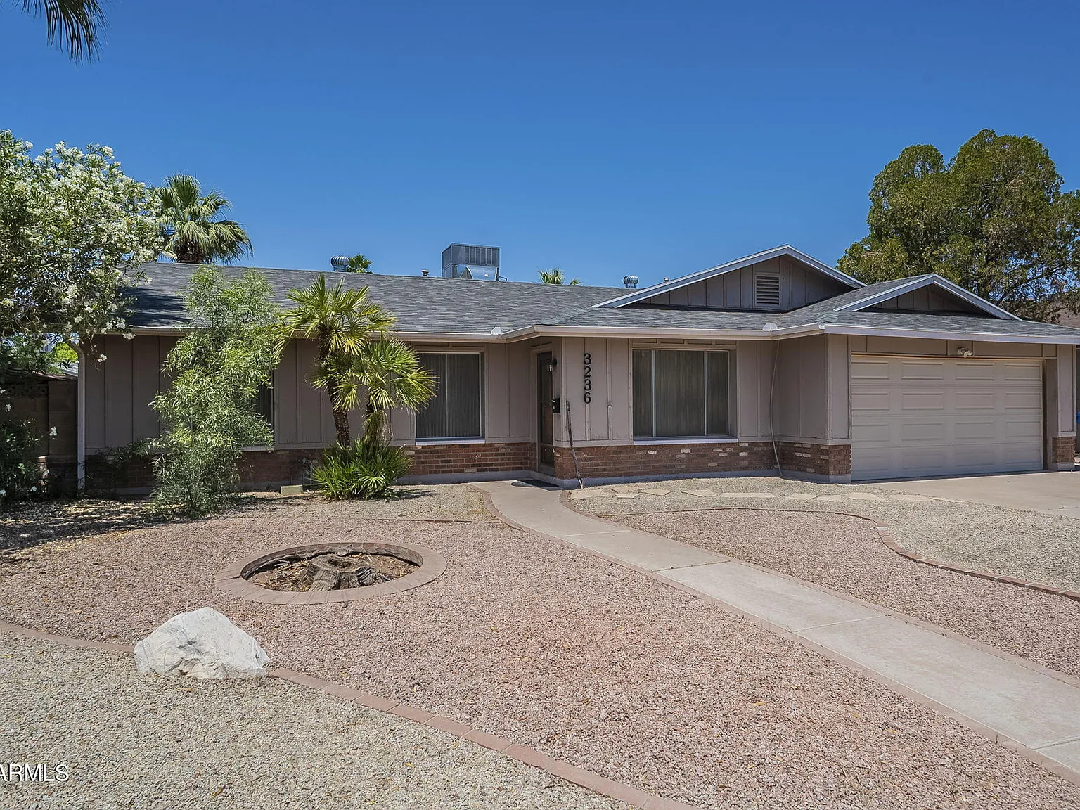 4 bed, 2.0 bath, 1669 sqft, $2,900 — Photo 2