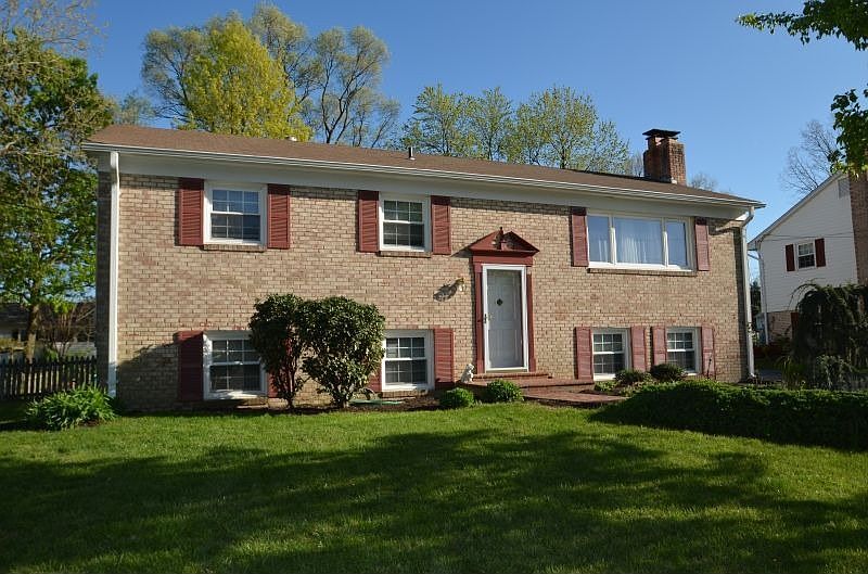 1st image of 7707 Grovenor Ct