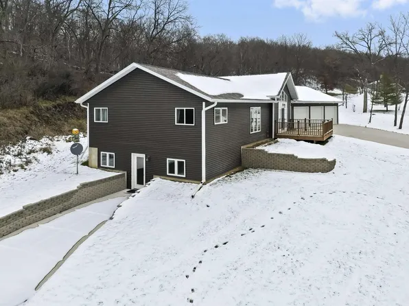 4256 Green Leaf Drive, Dodgeville, WI 53533