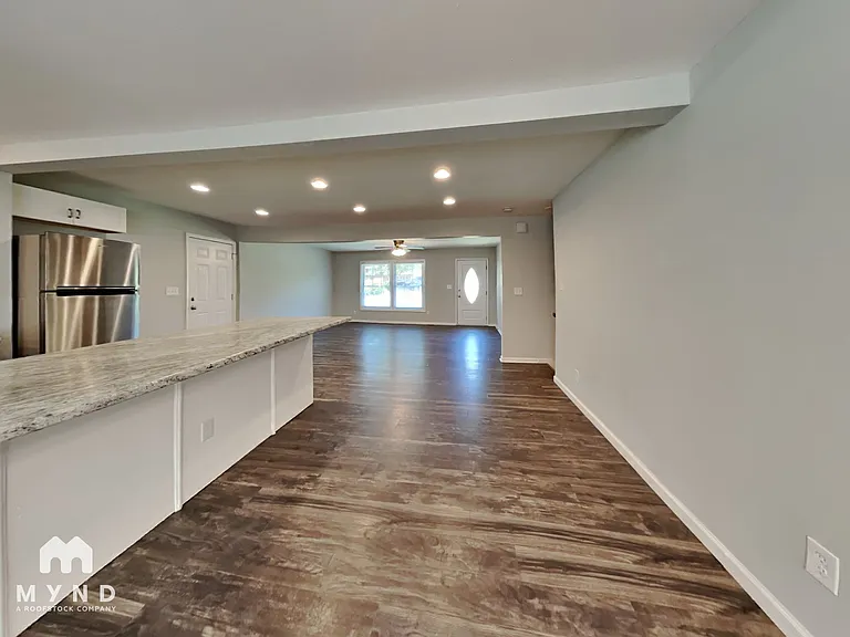 2901 Newark Dr — Photo 10