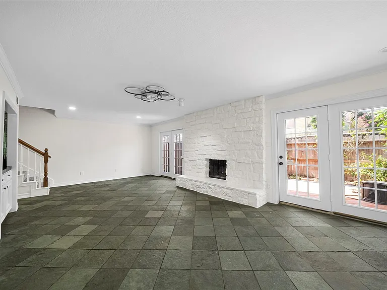 1573 W Sam Houston Pkwy S — Photo 17