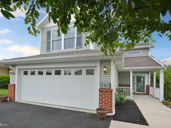 282 Eisenhower Dr, Chambersburg, PA 17201