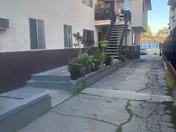 2nd image of 3408 Chapman St #3