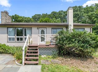 2 Horseshoe Dr, Danbury, CT 06811
