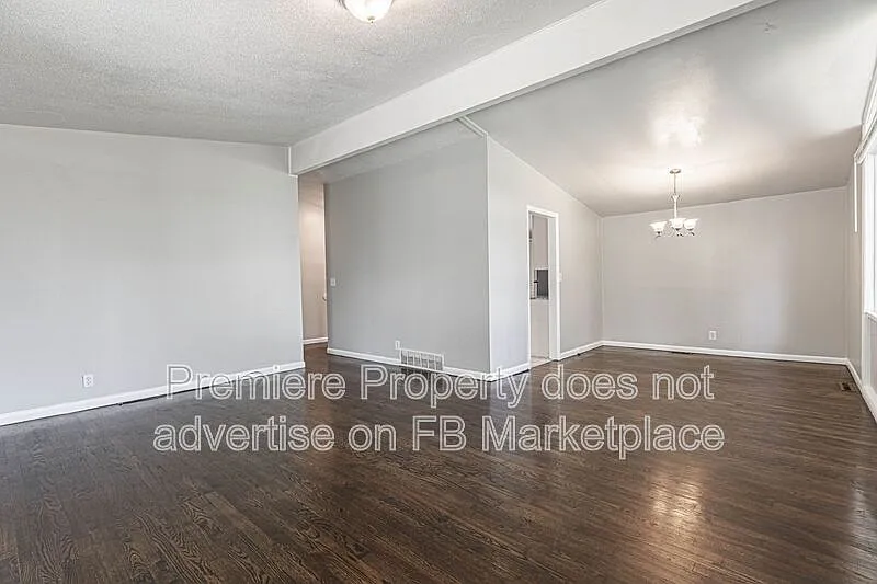 3 bed, 2.0 bath, 1248 sqft, $1,595 — Photo 3