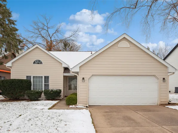 5912 Village Cir, Johnston, IA 50131