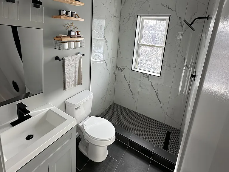 1608 E St NE #1 — Photo 5