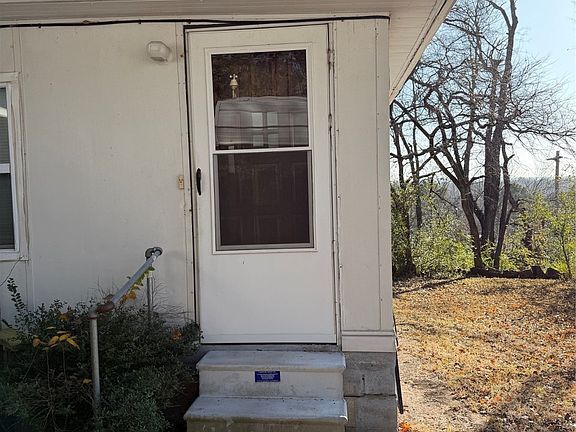3rd image of 406 NE 4th St
