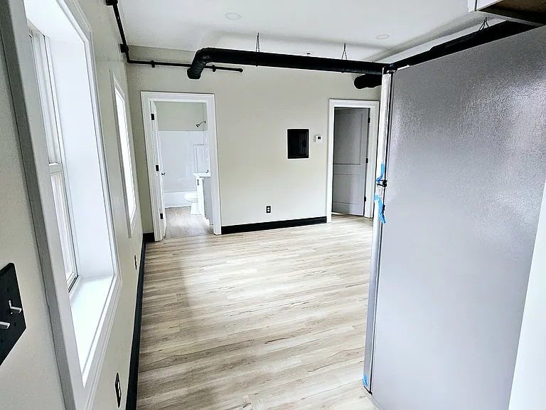 486 Franklin St — Photo 4