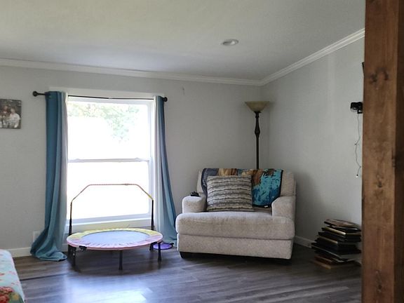 3rd image of 51794 Downey St