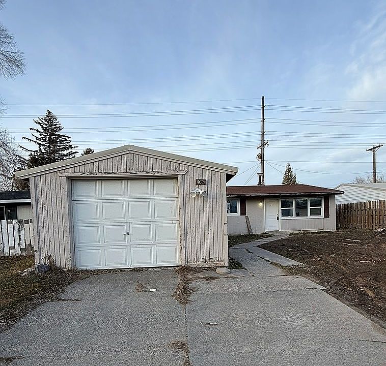 2nd image of 1087 Lovejoy St