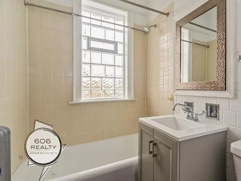 Oak Park! 118-20 S Austin Blvd - 8-10 Adams St — Photo 9