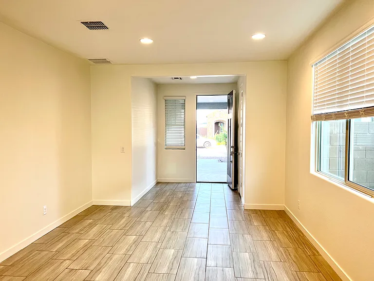 9214 W Roma Ave — Photo 16