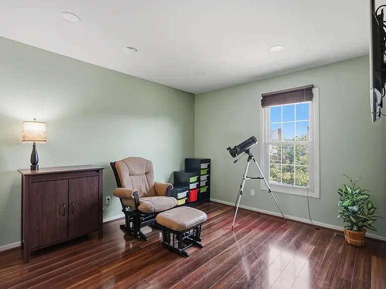 44525 Fenwick Dr — Photo 10